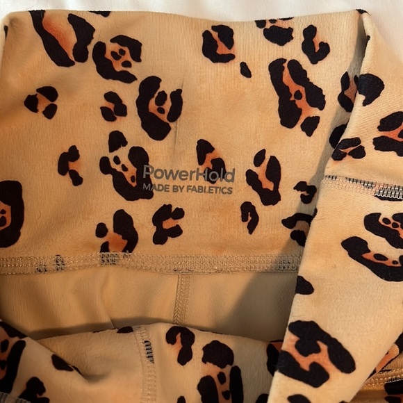 EUC Fabletics cheetah power hold leggings​ - Picture 5 of 5